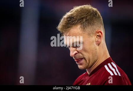 Munchen, Germania, 12/04/2022, Joshua Kimmich (Muenchen) enttäuscht FC Bayern München - FC Villarreal 12.04.2022, Fussball; Saison 2021/22 Foto: Moritz Müller Copyright (nur für journalistische Zwecke) by: Moritz Müller, Wilhelm-Raabe-Str. 18, 40470 Düsseldorf. Tel 0211-13954918. MB.: 0176-81034275; Honorar zzgl. 7% UmSt. + Belegexemplar; Commerzbank, Konto: 3813045, BLZ: 30040000; IBAN: DE49 3004 0000 0381 3045 00; Finanzamt Düsseldorf-Nord, Steuernummer: 105/5193/1677 Foto Stock