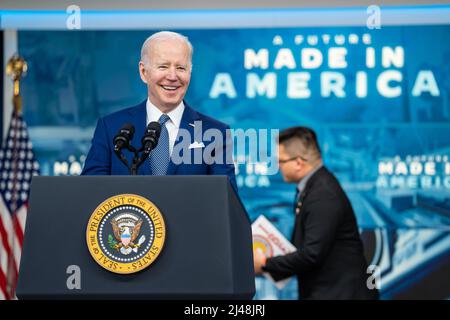 WASHINGTON DC, USA - 04 marzo 2022 - il Presidente degli Stati Uniti Joe Biden presenta osservazioni in occasione di un annuncio con Siemens su un “futuro Made in America”, venerdì, ma Foto Stock