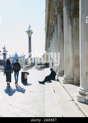 VENEZIA, ITALIA - 17 OTTOBRE 2021: Vista in Piazza San Marco al mattino. Foto Stock