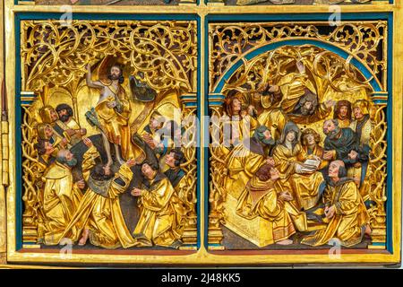 La pala d'altare, che rappresenta la passione di Cristo, nel 23 carat foglia d'oro nella Cattedrale di San Canuto in Odense. Odense, Fyn, Danimarca, Europa Foto Stock