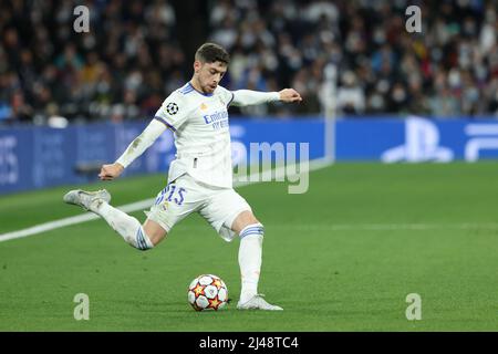 Fede Valverde del Real Madrid durante la UEFA Champions League, quarti di finale, partita di calcio a 2nd stadi tra Real Madrid e Chelsea il 12 aprile 2022 allo stadio Santiago Bernabeu di Madrid, Spagna - Foto: Oscar J. Barroso/DPPI/LiveMedia Foto Stock