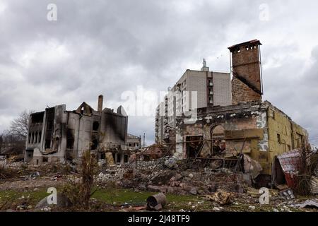 Chernihiv, Ucraina. 06th Apr 2022. Edifici distrutti dai missili russi nella città di Chernihiv, vicino a Kyiv. (Foto di David Peinado/Pacific Press) Credit: Pacific Press Media Production Corp./Alamy Live News Foto Stock