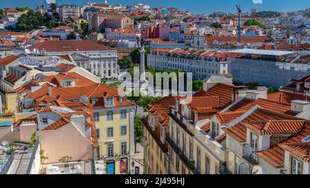 Vista del quartiere Baixa da Largo do Carmo a Bairro Alto, Lisbona, Portogallo. Foto Stock