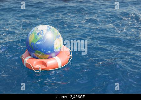 Globo con continenti in tondo rosso lifbuoy galleggiare in mare con acqua limpida e increspata in natura nel giorno d'estate. 3d rendering Foto Stock