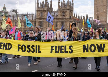 Londra, Regno Unito. 13th Apr 2022. Londra 13th aprile 2022 XR protesta su Westminster Bridge, Londra UK Credit: Ian Davidson/Alamy Live News Foto Stock