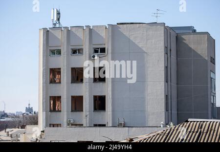 Parzialmente distrutto, demolito edificio dell'Istituto Regionale di pubblica Amministrazione di Kharkiv dell'Accademia Nazionale di pubblica Amministrazione u Foto Stock