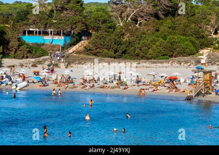 Veduta aerea di Cala Saona al tramonto spiagge più belle del mediterraneo, Isole Baleari Formentera, Spagna Foto Stock