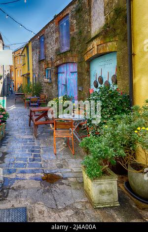 Al fresco Lane Tenby Galles Foto Stock