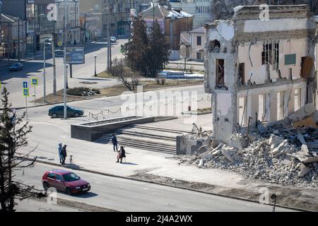 Parzialmente distrutto, demolito edificio dell'Istituto Regionale di pubblica Amministrazione di Kharkiv dell'Accademia Nazionale di pubblica Amministrazione u Foto Stock