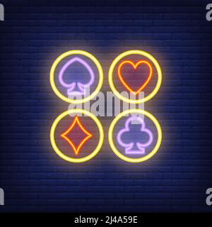 Set di carte adatto al neon sign. Diamante, club, cuore, vanga. Pubblicità notturna brillante. Illustrazione vettoriale in stile neon per il gioco d'azzardo, casinò e poker Illustrazione Vettoriale