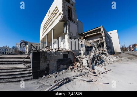 Parzialmente distrutto, demolito edificio dell'Istituto Regionale di pubblica Amministrazione di Kharkiv dell'Accademia Nazionale di pubblica Amministrazione u Foto Stock