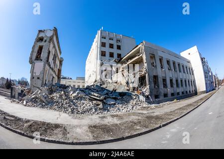 Parzialmente distrutto, demolito edificio dell'Istituto Regionale di pubblica Amministrazione di Kharkiv dell'Accademia Nazionale di pubblica Amministrazione u Foto Stock