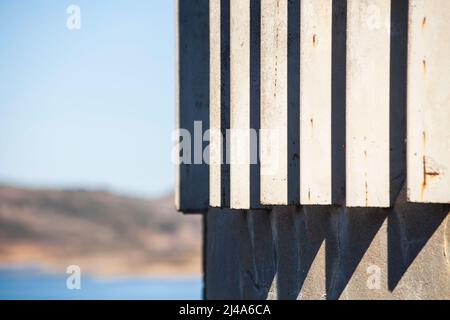 Blocca la torre presso il lago artificiale di Santa Clara Foto Stock