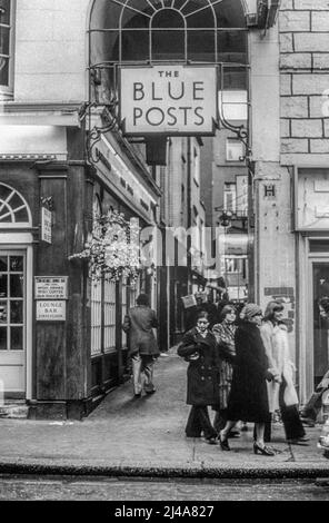 1977 immagine d'archivio dei Blue Post e Rupert Court a Soho, Londra. Foto Stock