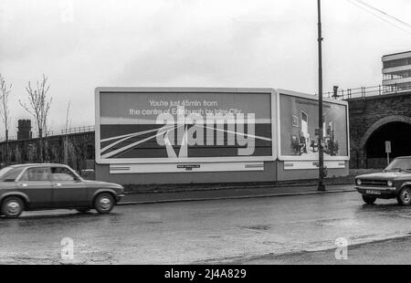 Foto d'archivio del poster ferroviario interurbano della British Rail a Glasgow, facendo pubblicità che si potrebbe essere a Edimburgo in 45 minuti. L'immagine è la scansione del negativo B&N originale acquisita nel marzo 1977. Foto Stock