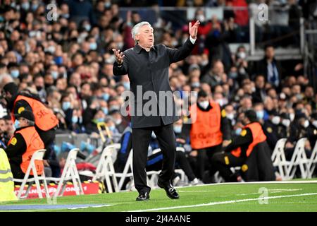 Madrid, spagnolo. 12th Apr, 2022. Primo : 04/12/2022, Football, UEFA Champions League, CL, CHL, Stagione 2021/2022, quarti di finale, seconda tappa Real Madrid - Chelsea Madrid, Estadio Santiago Bernabeu, Champions coach Carlo Ancelotti (Real Madrid) Credit: dpa/Alamy Live News Foto Stock