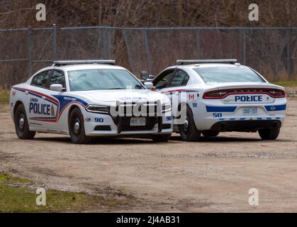 Due incrociatori della polizia della città di Londra hanno visto insieme in un parcheggio a Londra, Ontario, Canada. Foto Stock