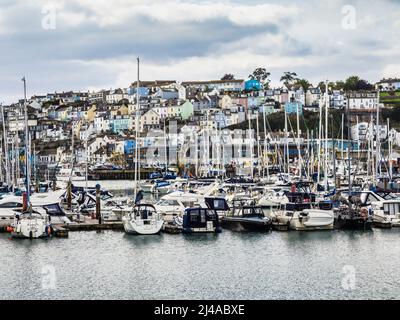 Il porto e la città di Brixham nel Devon meridionale. Foto Stock