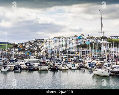 Il porto e la città di Brixham nel Devon meridionale. Foto Stock