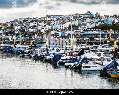 Il porto e la città di Brixham nel Devon meridionale. Foto Stock