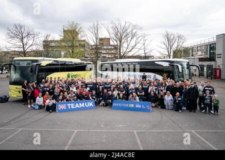 Il team UK si presenta con amici e familiari durante una fotocall per l'Invictus Games Team UK alla Brunel University, West London, prima della partenza del team per l'Aia. Foto Stock