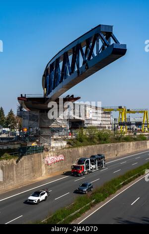 Costruzione di un ponte lungo 480 metri per la nuova linea ferroviaria leggera U81, sulla Nordsternkreuz, sull'autostrada A44 e sulla B8 a Düsseldorf Airpo Foto Stock