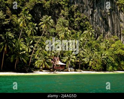 Capanna sulla piccola isola vicino a El Nido, Palawan Foto Stock