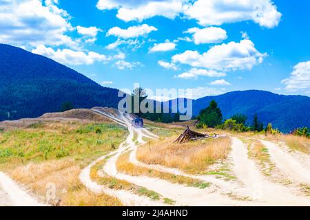 Road and view from-the Eagle's Eye Panoramic site-a favorite tourist attraction in the Western Rhodopes region with Magnificent views to Rhodopes,Rila Foto Stock