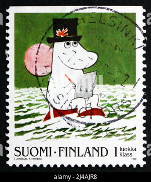 FINLANDIA - CIRCA 1998: Un francobollo stampato in Finlandia mostra Boy Moomin Drawing with Pad and Pencil, Moomin Cartoon Characters, di Tove Jansson, circa 1 Foto Stock