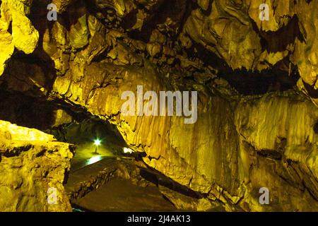 La Grotta di Yagodinska è una grotta situata nei monti Rodopi, nel sud della Bulgaria. Foto Stock