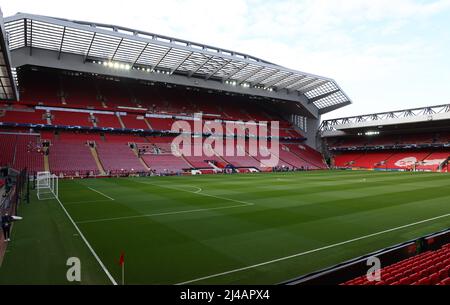 Liverpool, Inghilterra, 13th aprile 2022. Vista generale dello stadio durante la partita UEFA Champions League ad Anfield, Liverpool. Il credito dell'immagine dovrebbe leggere: Darren Staples / Sportimage Credit: Sportimage/Alamy Live News Foto Stock