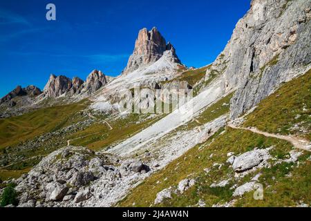 Escursioni intorno a Cinque Torri nelle Dolomiti del Nord Italia, Europa Foto Stock