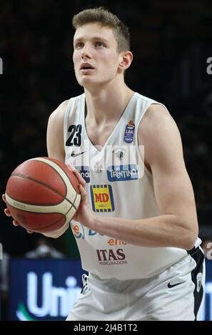 Nel corso della serie A1 il campionato italiano di basket LBA si disputano Segafredo Virtus Bologna Vs. Dolomiti energia Trento all'Arena Segafredo - Bologna, 13 aprile 2022 - Foto: Michele Nucci Foto Stock