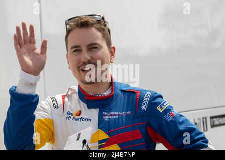 Monza, Italia. 13 aprile 2022. Jorge Lorenzo nr 8 Team Q8 Hi-esibirsi al circuito di Monza per il test Porsche Carrera Cup Italia 2022. Credit: Damiano Fiorentini/Alamy Live News Foto Stock