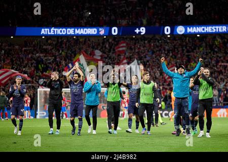 Madrid, Spagna. 13th Apr 2022. I giocatori di Manchester City durante la partita UEFA Champions League, Quarter Final, seconda tappa, tra Atletico de Madrid e Manchester City hanno giocato allo stadio Wanda Metropolitano il 13 aprile 2022 a Madrid, Spagna. (Foto di Ruben Albarran/PRESSINPHOTO) Credit: PRESSINPHOTO SPORTS AGENCY/Alamy Live News Foto Stock