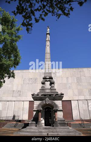 La statua che onorava i Confederati morti presso il Dipartimento del Mississippi di realizza. Foto Stock