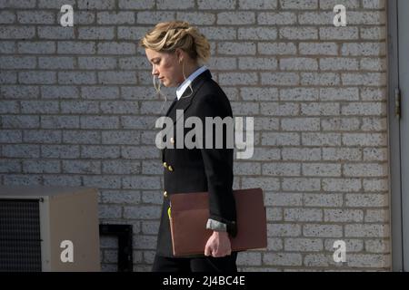 Fairfax, Virginia, Stati Uniti. 13th Apr 2022. L'attore Johnny Depp parte dal suo processo anti-diffamazione al tribunale della contea di Fairfax. Photo Credit: Chris Kleponis/Sipa USA Credit: Sipa USA/Alamy Live News Foto Stock