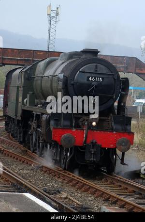 Locomotiva a vapore di classe Royal Scot conservata, 46115 scozzesi Guardsman, di ritorno a Carnforth mercoledì 13th aprile 2022 dopo una leggera prova. Foto Stock