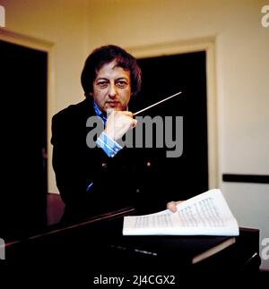 Andre Previn, deutsch-amerikanischer Dirigent und pianist, Chefdirigent an vielen berühmten Opernhäusern, er komponierte zudem Werke für Filmmusik und auch für Jazz, im Bild: Portrait von 1979. Andre Previn, direttore e pianista tedesco-americano, direttore di molti famosi teatri lirici, ha anche composto opere per la musica cinematografica e anche per il jazz, nella foto: Ritratto del 1979. Foto Stock