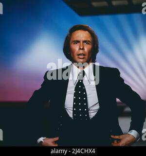 Hallo Peter, ZDF Musikshow, Deutschland, 1974, im Bild: Musiker, Sänger Pietro Kraus. Hallo Peter, show di musica televisiva, Germania, 1974, sulla foto: Musicista e cantante Peter Kraus Foto Stock