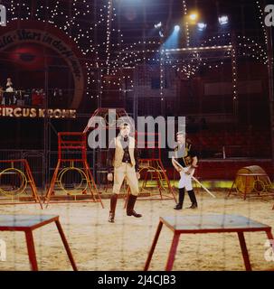 Star in der Manege, AZ Gala, ZDF-Aufzeichnung aus dem Circus Krone in München, Deutschland, 1978, im Bild: Schauspieler Karlheinz Böhm als Dompteur. Star in der Manege, Gala, registrazione TV dal Circus Krone a Monaco di Baviera, Germania, 1978, nella foto: Attore Karlheinz Boehm come tamer circus nell'anello. Foto Stock