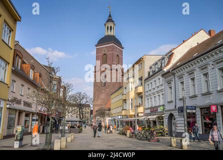 Zona pedonale, strada dello shopping, Carl-Schurz-strasse, centro storico, Spandau, Berlino, Germania Foto Stock