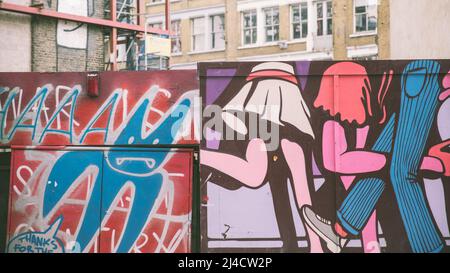 Shoreditch, Londra, Regno Unito - 14 aprile 2016: Alcune colorate opere d'arte della strada di East London Foto Stock