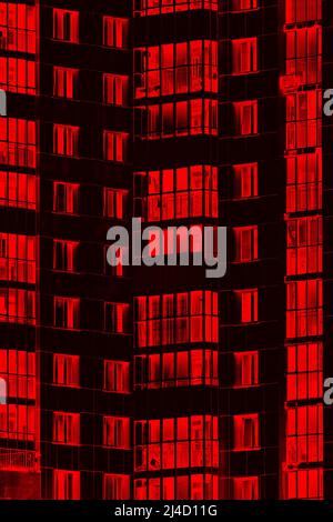 Casa torre (parte). Alloggio in un edificio a più piani. Immagine dell'immagine termica Foto Stock