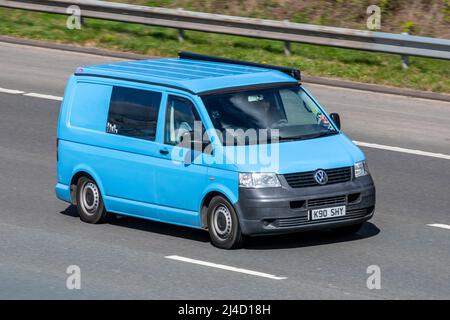 2005 blu VW Volkswagen Transporter T30 85 TDI SWB P/V 104Tdi window van 5 speed manuale Foto Stock