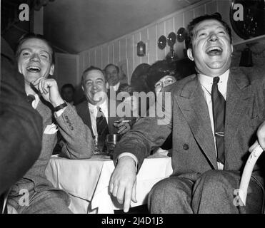 JAMES CAGNEY HUGH HERBERT e FRANK McHugh hanno cantato nel maggio 1939 al nightclub Grace Hayes Lodge nella San Fernando Valley California Foto Stock