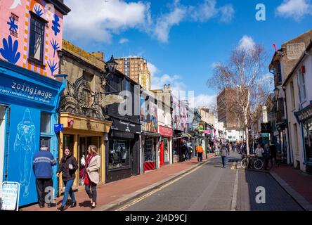 Negozi in Sydney Street nella zona alla moda di North Laine di Brighton Sussex UK Foto Stock