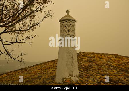 Detriti di sabbia dal Nord Africa in Algarve nel marzo 2022 Foto Stock