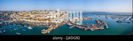 Alba su Brixham Marina e Porto da un drone, Brixam, Devon, Inghilterra, Europa Foto Stock