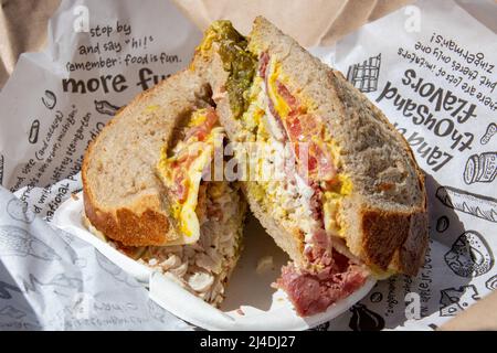 #79 Sparky Get your Zing on, corned beef e tacchino su Rye, Zingerman's Delicatessen, Ann Arbor, MI, USA Foto Stock